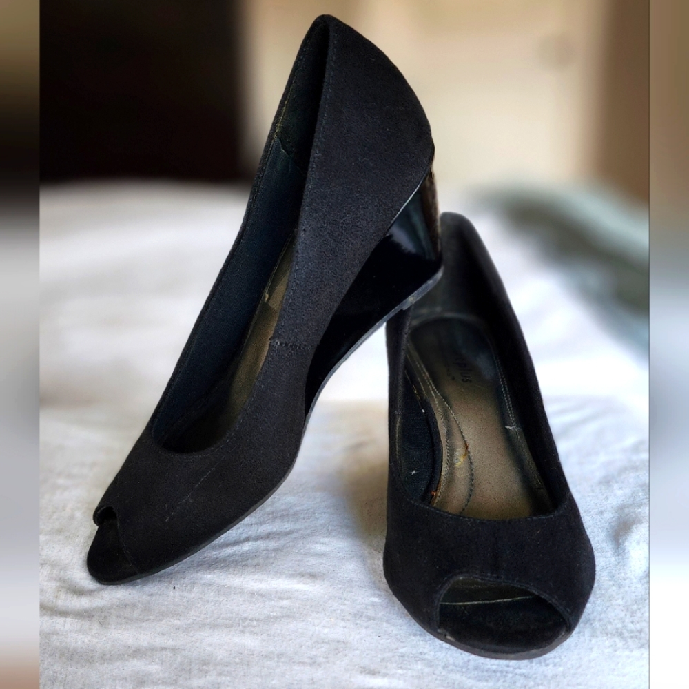 Wedge kitten heel